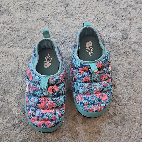 THE NORTH FACE Girls Size 2 Traction Mule II Thermoball Eco SHOES Floral Slip On - Picture 1 of 9